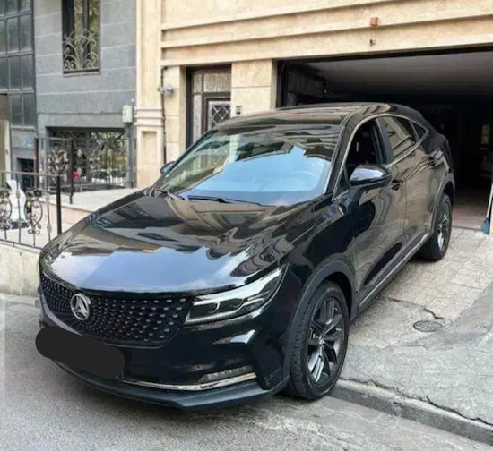 نمای جلوی دیگنیتی با جلوپنجره خاص و طراحی لوکس