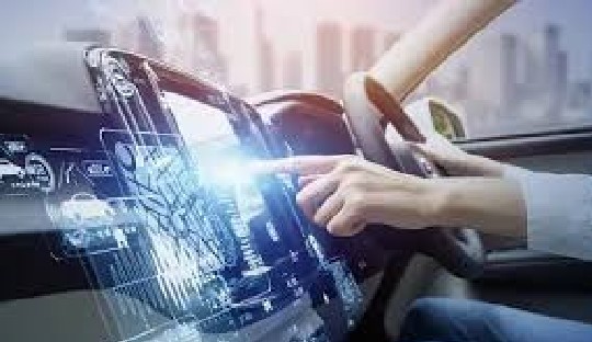 داشبورد خودرو با نماد های اتصال به اینترنت