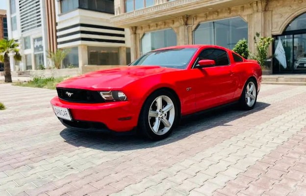 فورد موستانگ قرمز در جزیره کیش